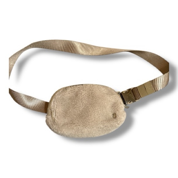 Lululemon Everywhere Fleece Belt Bag - Picture 5 of 7